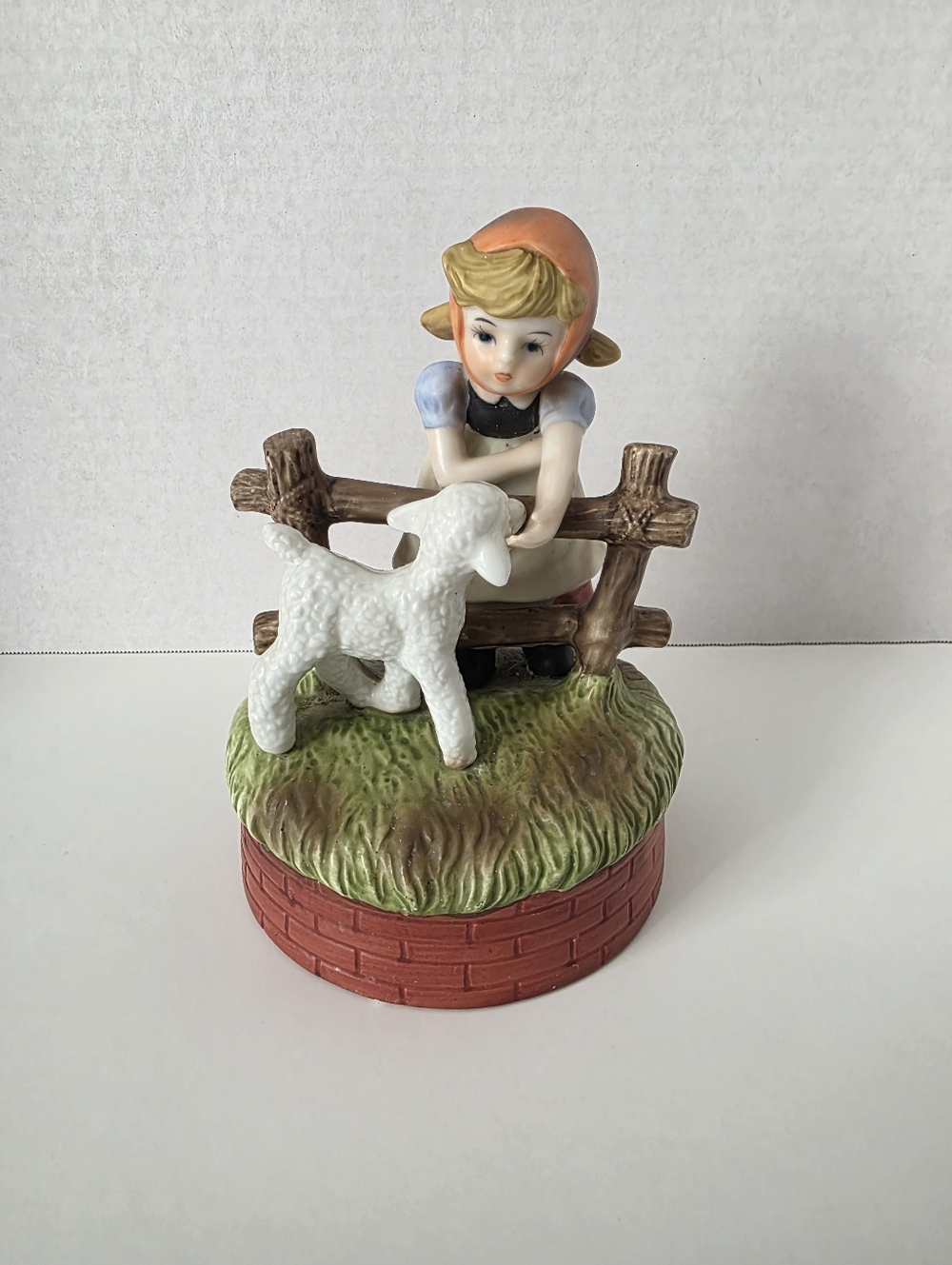 Vintage Heritage House Collector Edition Music Box Innocent Moments Girl Lamb